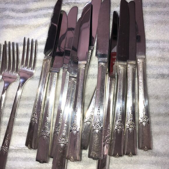 Vintage Wm A Rogers Grille King Arthur Pattern Silverplate Flatware 36 Pcs - Picture 4 of 11